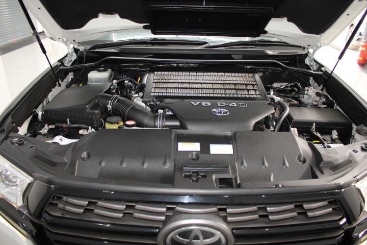 TOYOTA LAND CRUISER 4.5l V8 1VD-FTV TWIN TURBO - Image 7